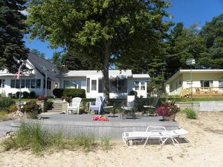 Sail Inn In Tawas City Mi Book Beach Rentals Lake Houses